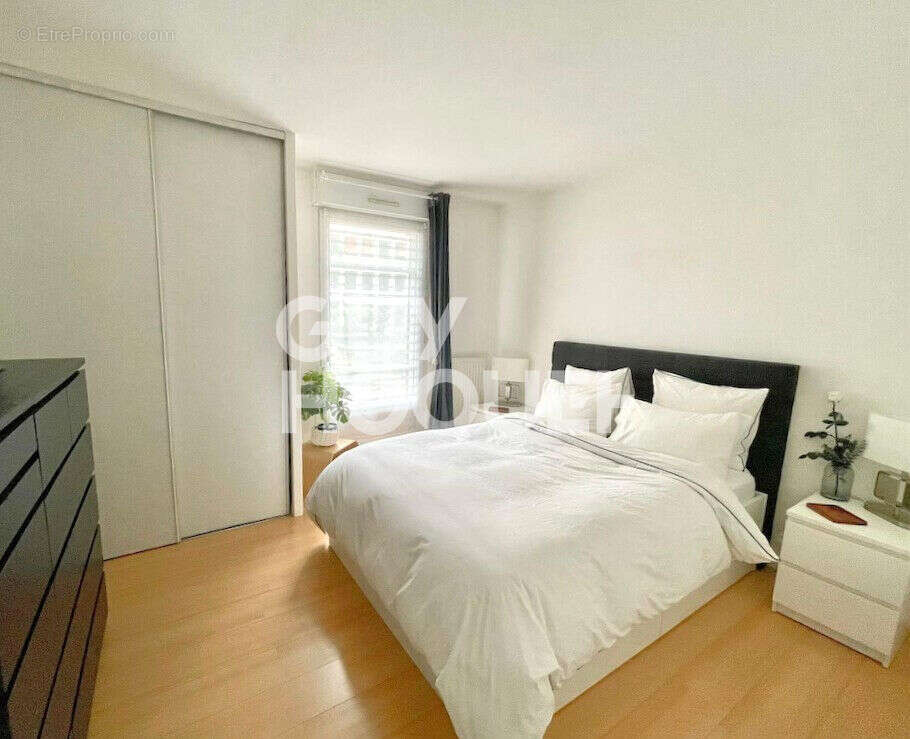 Appartement à COURBEVOIE