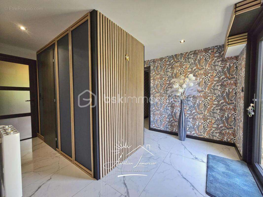 Maison 6 pièces de 200 m2 sur un terrain de plus de 3000 m2 - Beaucaire - photo 2