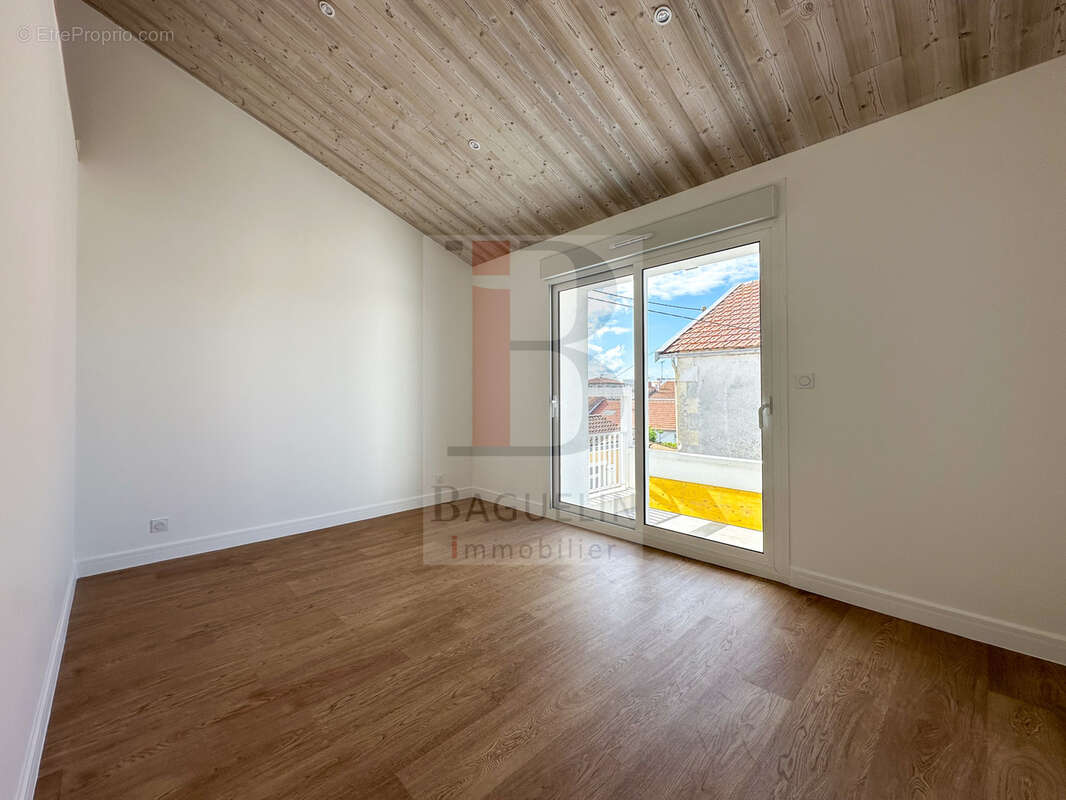 Appartement à FOURAS