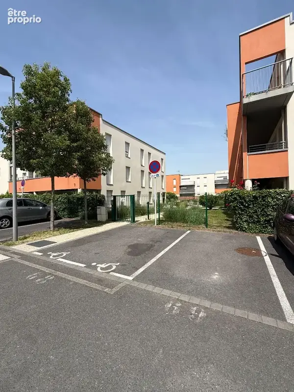 Dernier étage avec ascenseur, balcon et parking privatif - photo 16