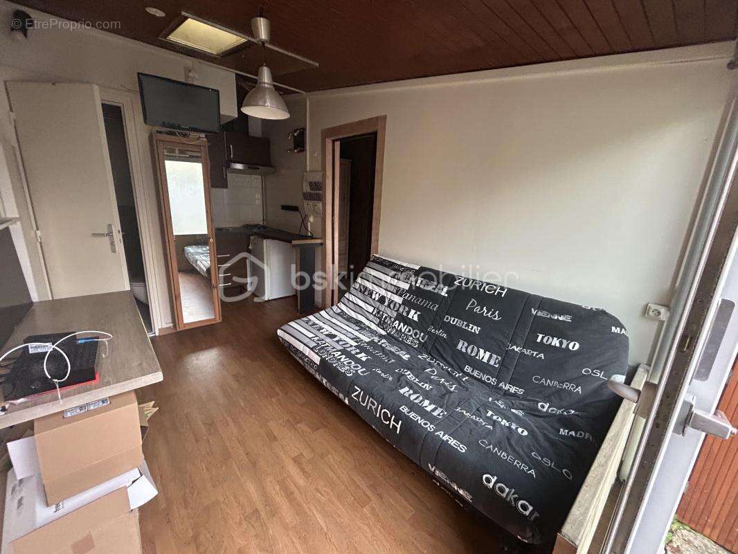 IDEAL AU INVESTISSEUR  2 STUDIO 11M² CHACUN  dans une allée de box sécurise très  proche du TRAM T9 (5 minute à pied) LE PRIX NE - photo 13