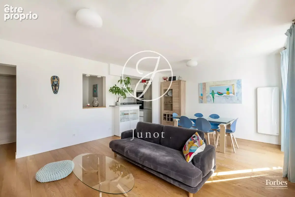 Paris 7e - RUE CLER - Appartement - 5 pièces - 78,60m² Carrez - 79,50m² au sol - 3 chambres - Rénové - Vue tour Eiffel - photo 7