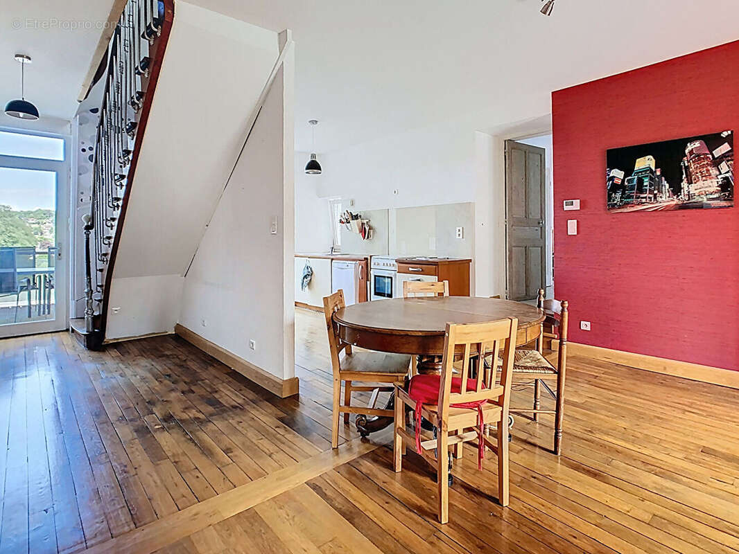 Maison à NEUFCHATEAU