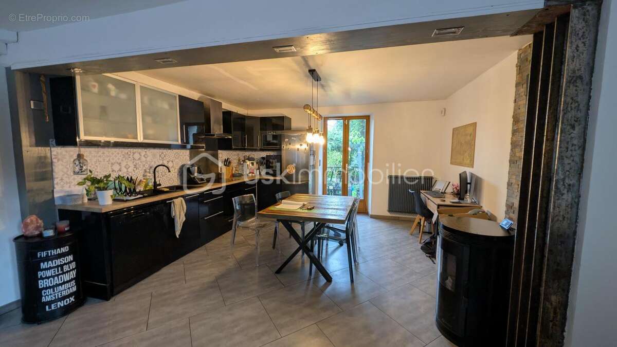 Maison à LA CELLE-SUR-MORIN