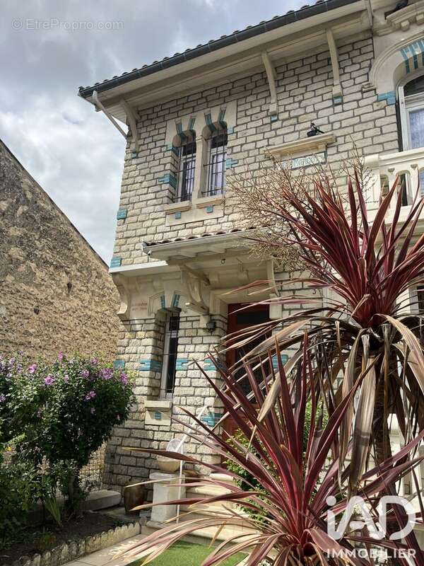 Maison 111 m² à Royan  - photo 2