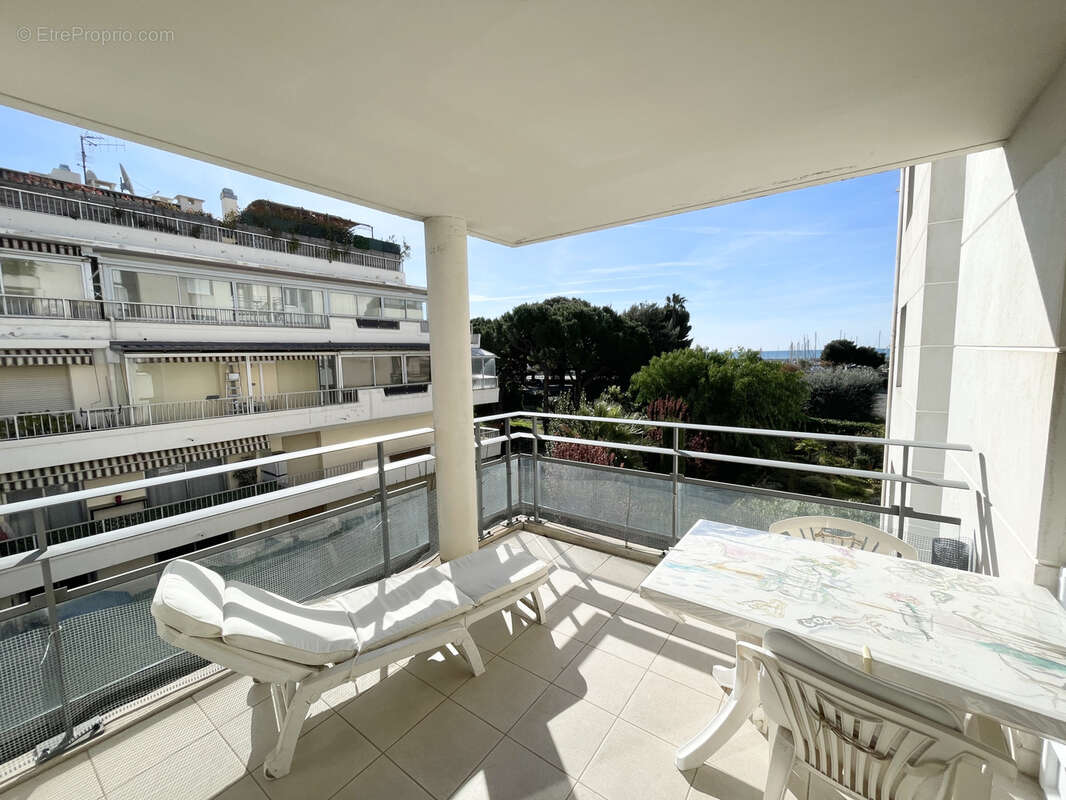 Appartement à SAINT-LAURENT-DU-VAR