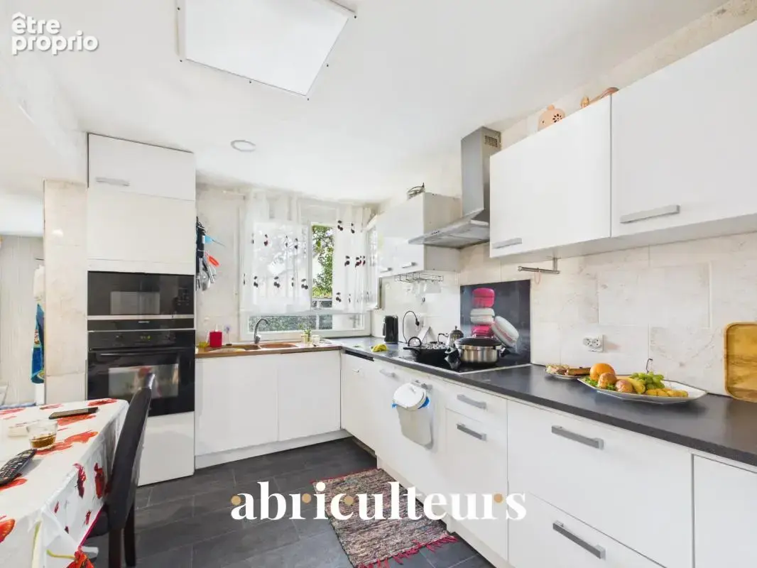 Maison familiale de plain pied - 5 chambres - 134 m²  - avec jardin, terrasse et 3 stationnements — Bezons - photo 5