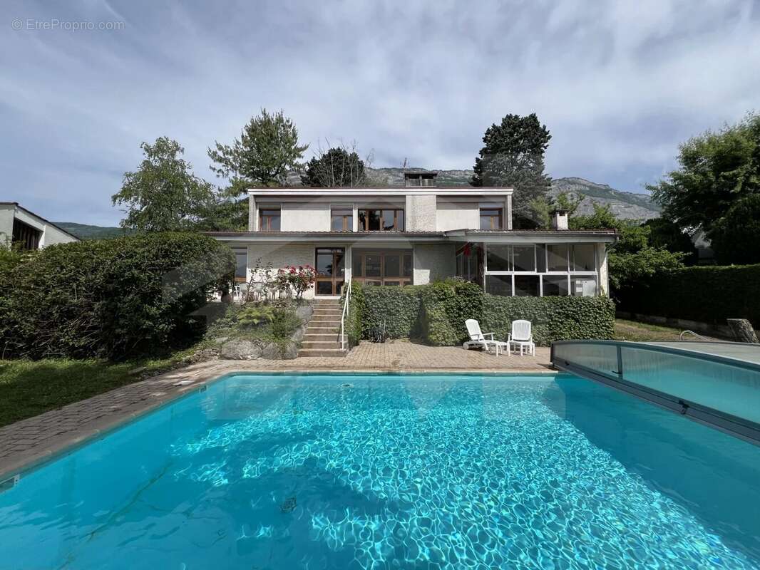 Maison à MEYLAN