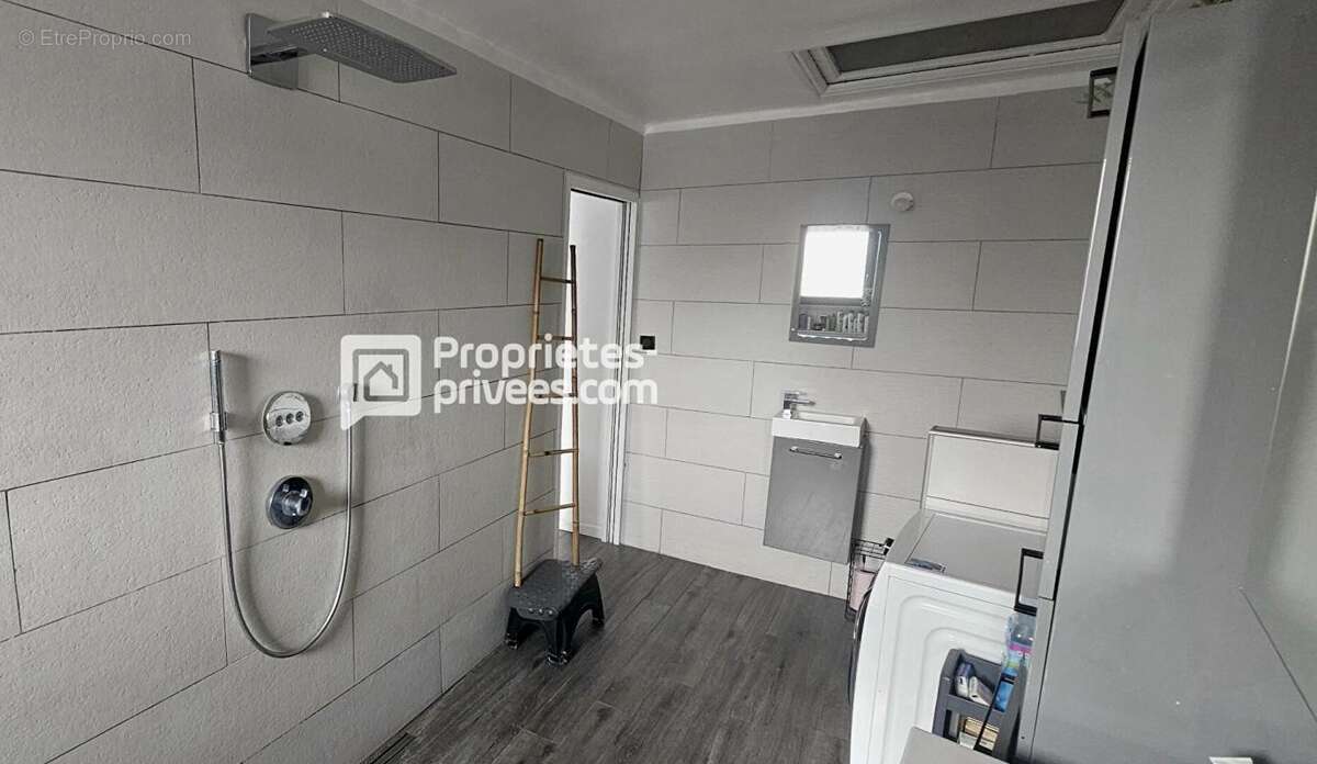 Maison Saint Laurent De La Salanque de 180 m2 divisée en deux appartements - photo 14