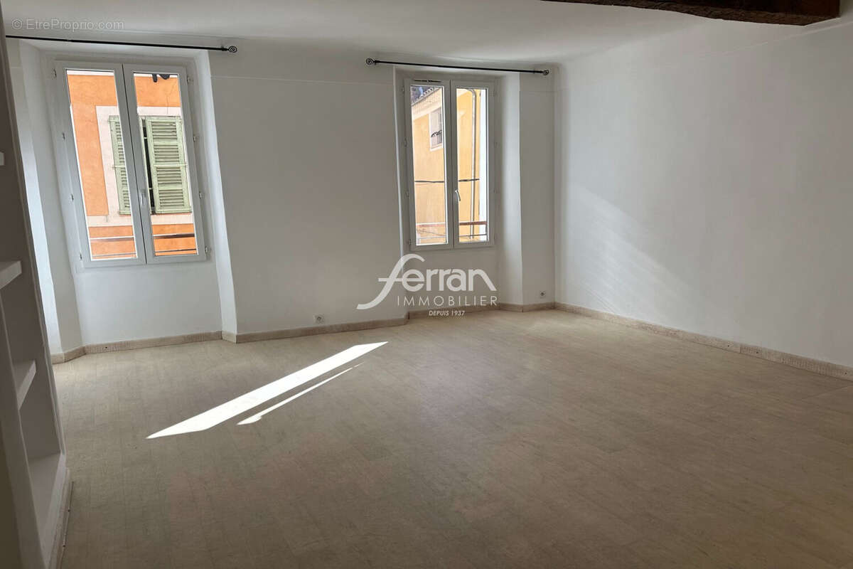 Appartement à SALERNES