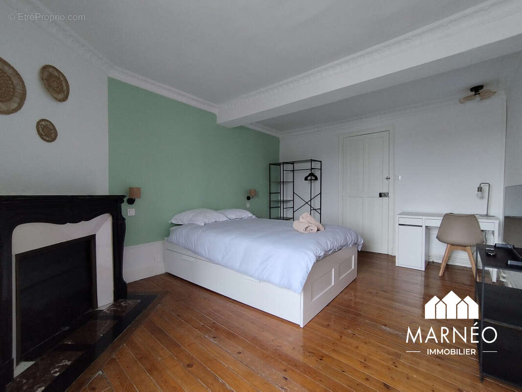 Chambre 1  - Appartement à CHALONS-EN-CHAMPAGNE