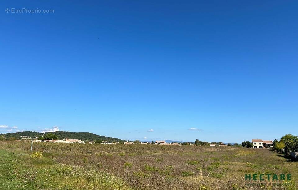 Terrain à RIBAUTE-LES-TAVERNES