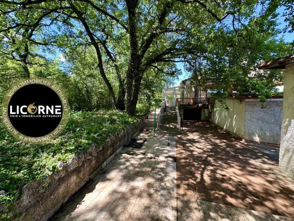 Maison à LE PUY-SAINTE-REPARADE