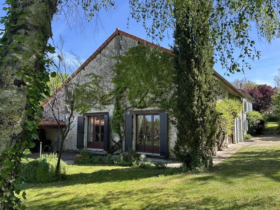 Maison à BOUTEILLES-SAINT-SEBASTIEN