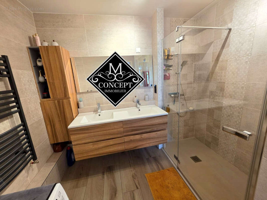 Appartement à POISY