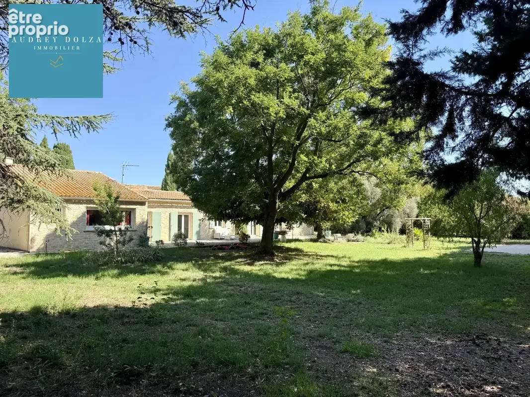 Propriété familiale de 185 m2 de plain-pied avec grandes dépendances - Salon de Provence - 890 000€ FAI - photo 17