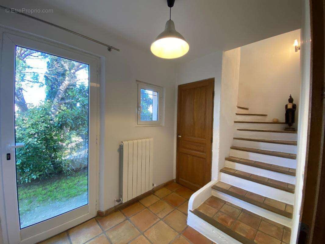 Maison à LE PUY-SAINTE-REPARADE