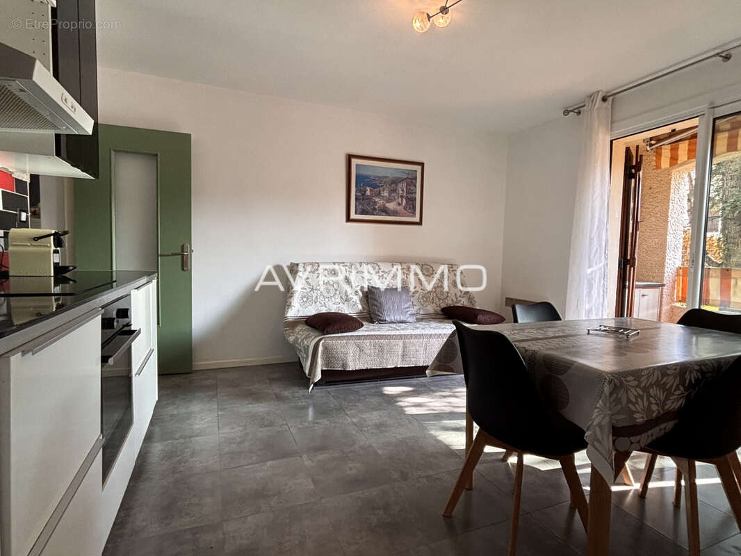 Appartement à SAINT-CYR-SUR-MER