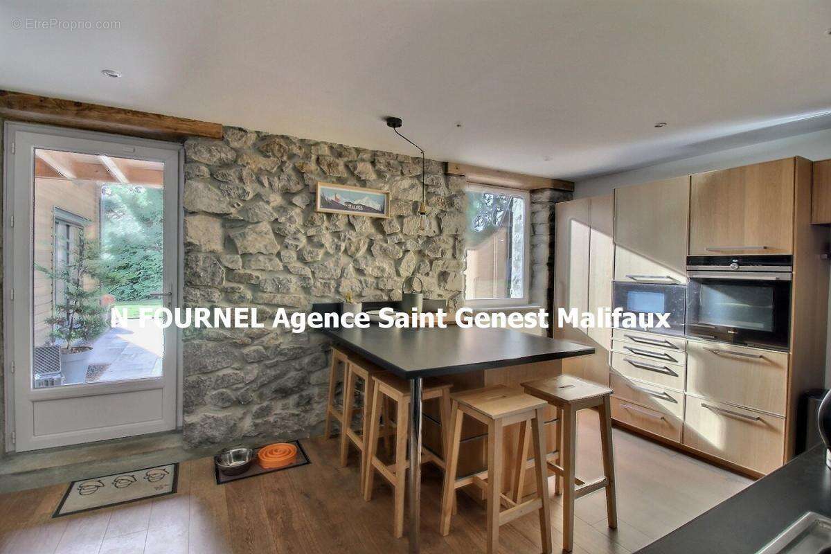 Maison à SAINT-GENEST-MALIFAUX