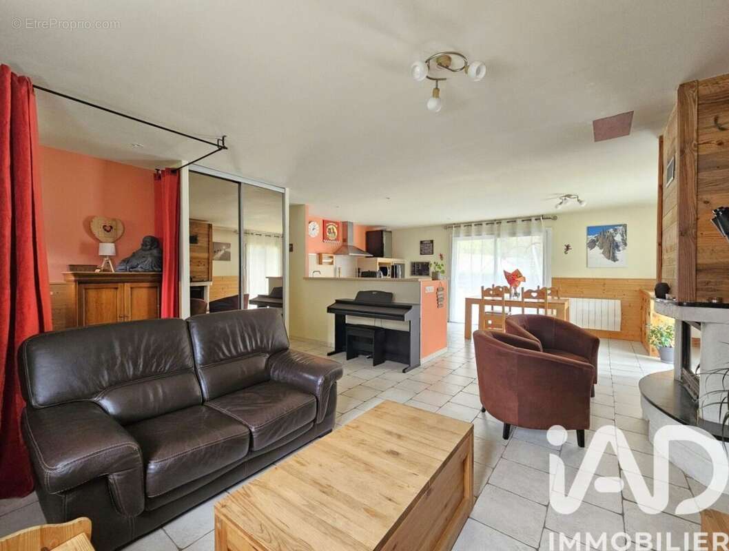 Maison 110 m² à Saint-Thibaud-De-Couz  - photo 4