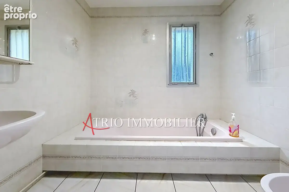 Appartement 4 pièces 96 m² à vendre à Saint-Laurent-Du-Var (06700) - photo 7
