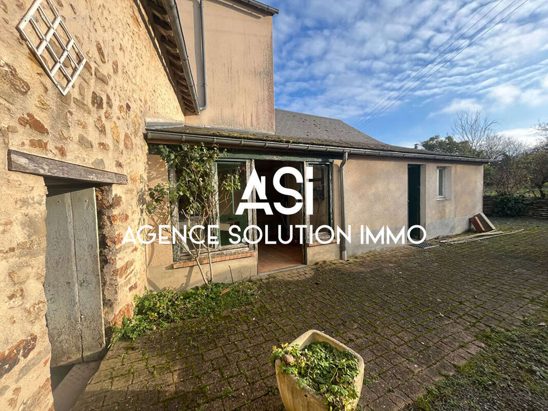 Maison à NEUVILLETTE-EN-CHARNIE