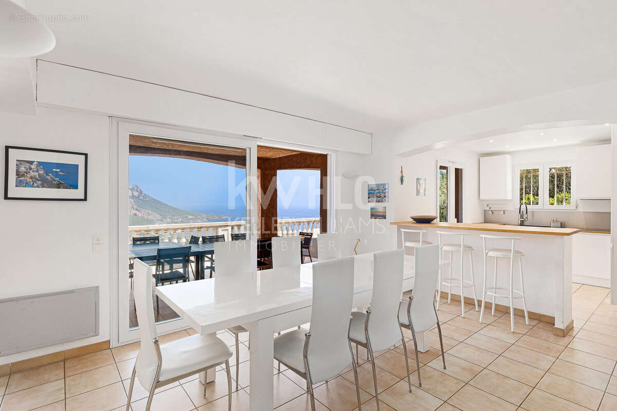 Maison 283 m² à Saint-Raphael  - photo 3