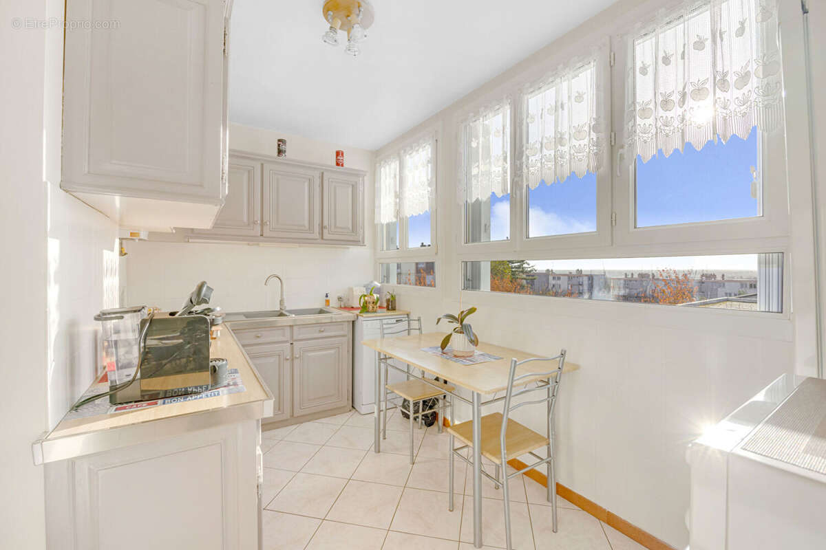 Appartement à LE PLESSIS-ROBINSON