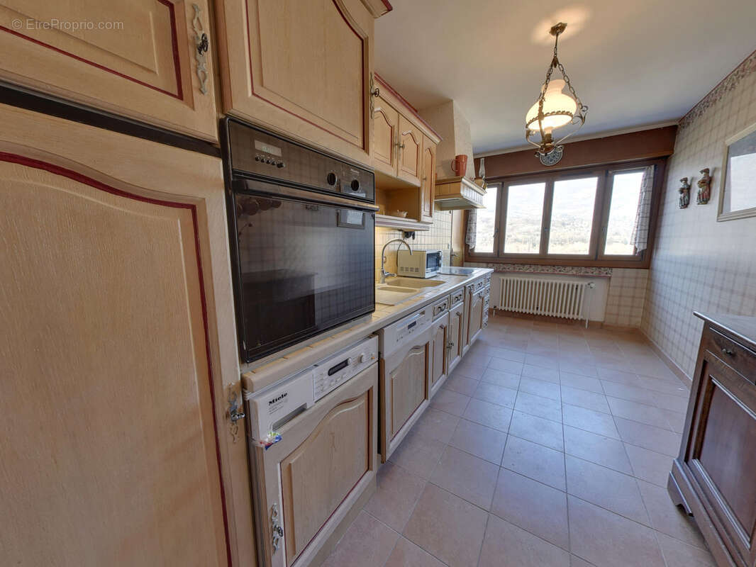 Superbe 5 pieces + cuisine en dernier etage avec 3 chambres dans copro ravalée echirolles domaine jean jaures - photo 4