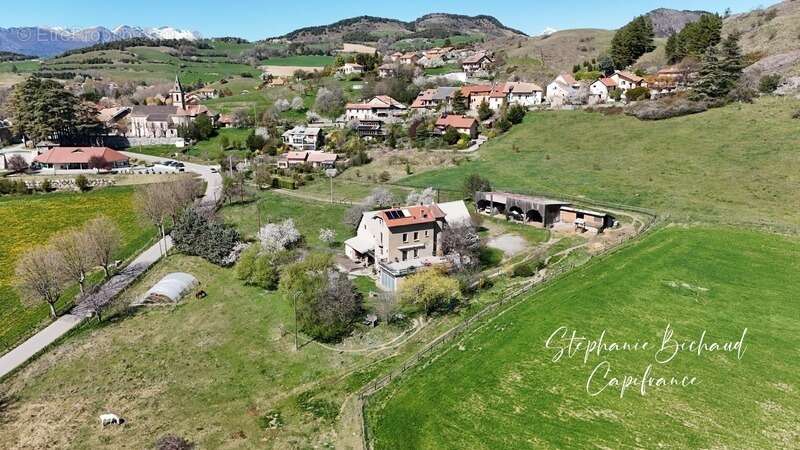 Propriete à vendre 9 pièces JARJAYES (05) dépendances zone touristique 1,8 hectare - photo 3