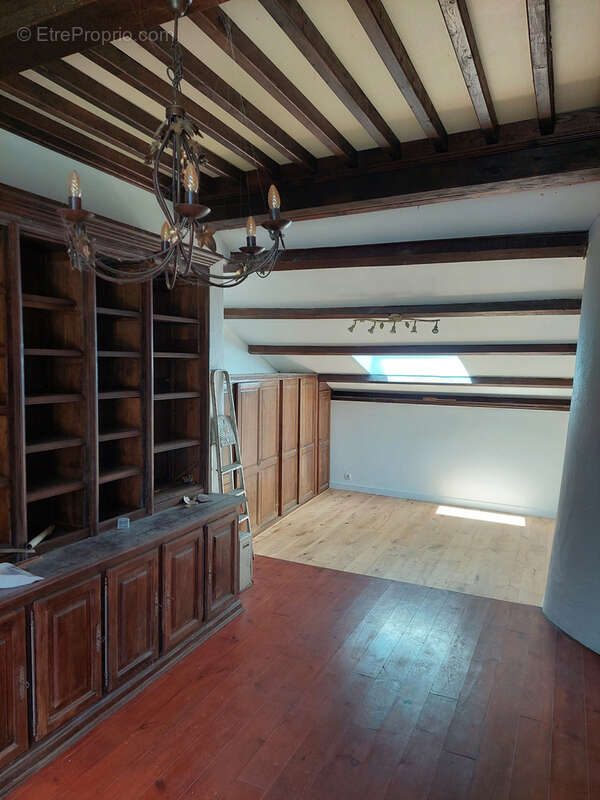 Coup de cœur assuré pour cette propriété de caractère avec grange, écurie et terrain attenant, située dans un - photo 6