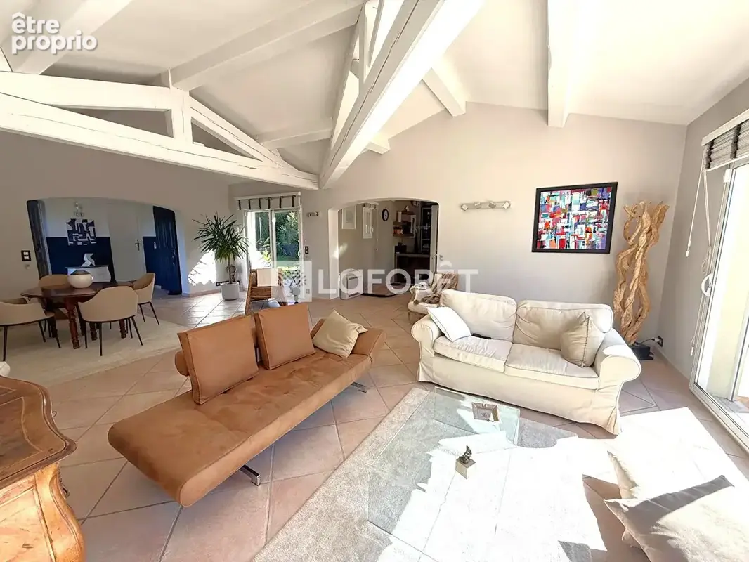 Villa d'architecte 5 pièces de 170 m2 avec piscine et vue dégagée - photo 4