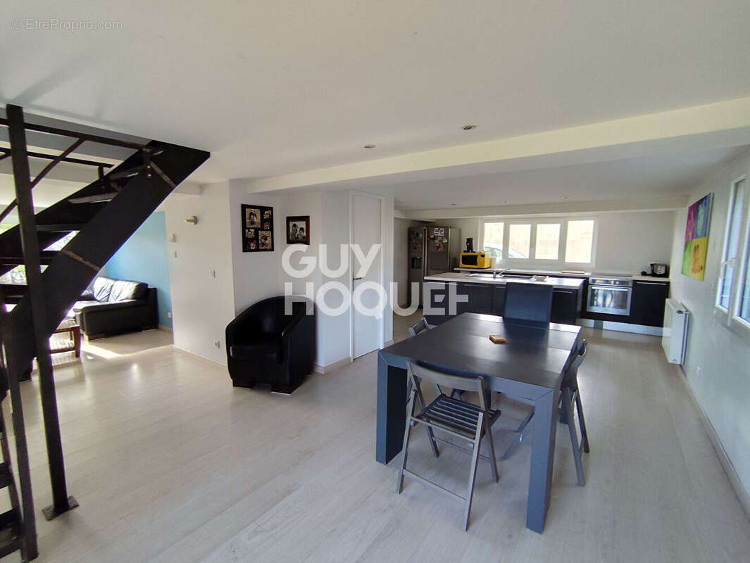 Maison à MONTROND-LES-BAINS