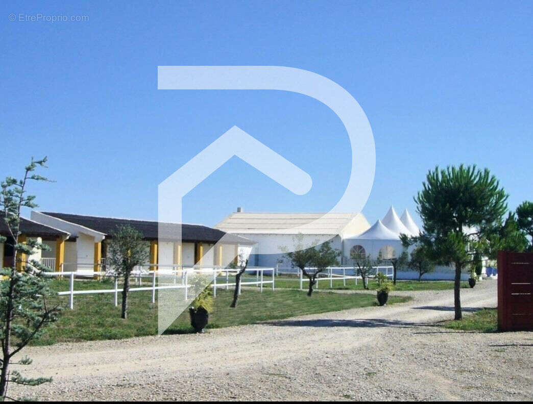 Commerce à SAINT-LAURENT-D&#039;AIGOUZE