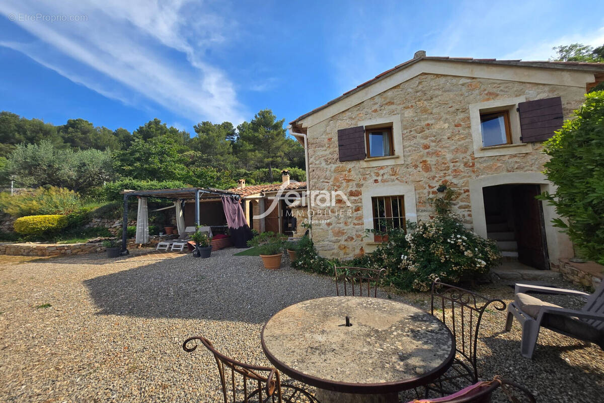 Maison à AUPS