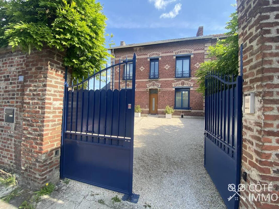 Maison à COURRIERES