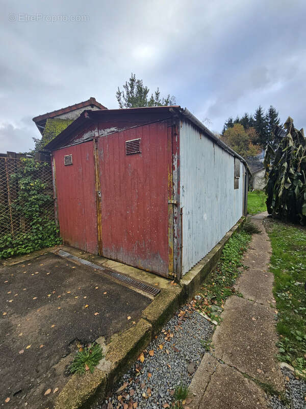 Maison à LA JONCHERE-SAINT-MAURICE
