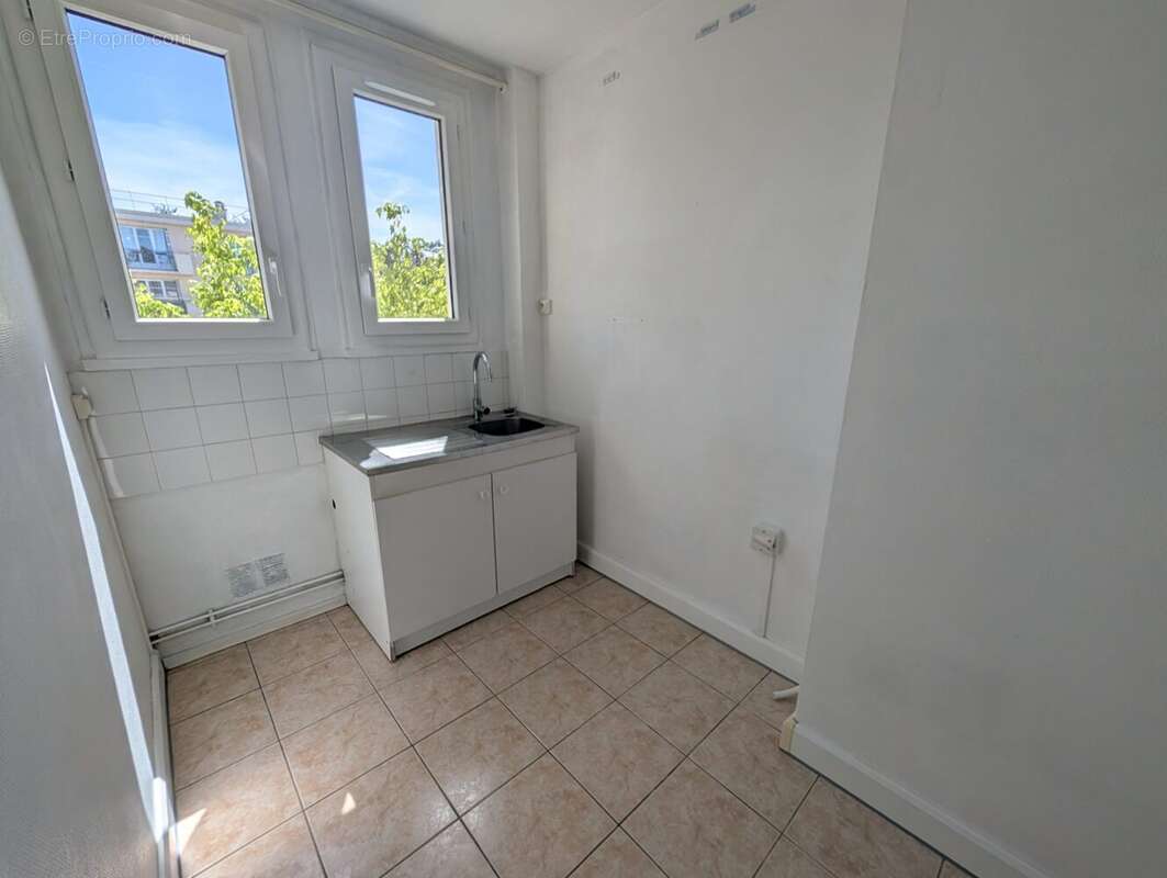 Appartement à LES CLAYES-SOUS-BOIS