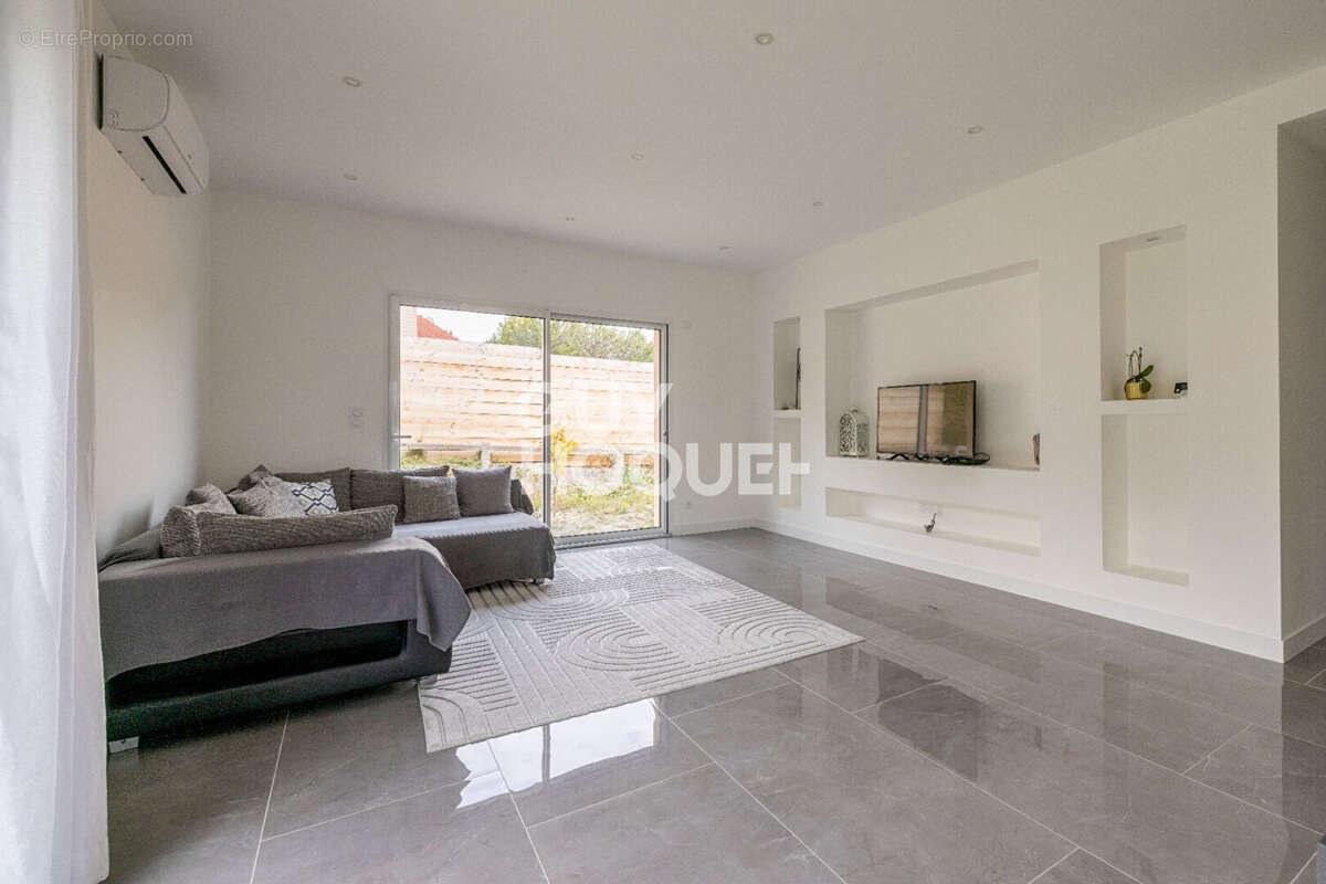 Maison à PESSAT-VILLENEUVE