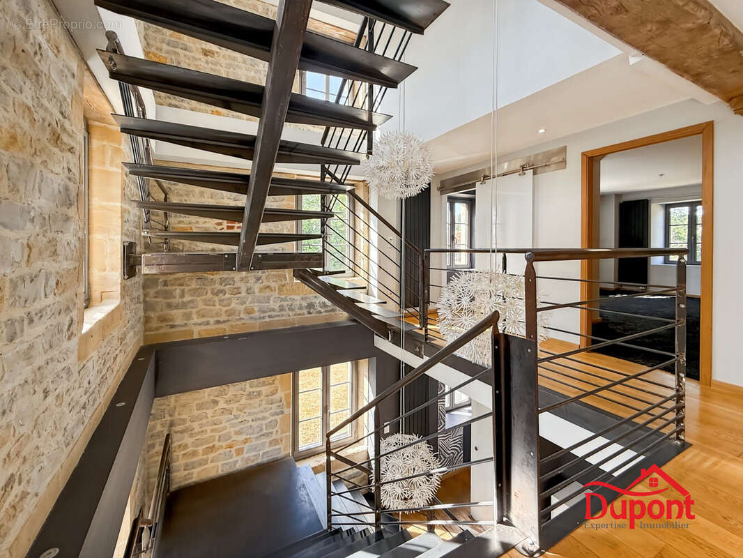 Maison 680 m² à Tournes  - photo 8
