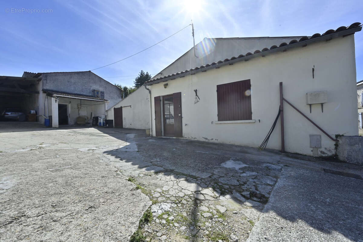Maison 200 m² à La Chapelle-Des-Pots  - photo 2