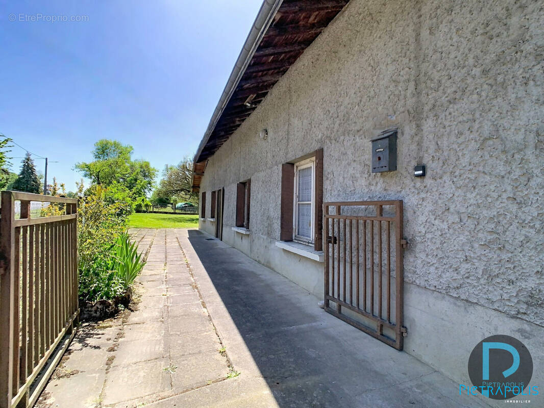 exterieur - maison à vendre MEZERIAT - Maison à MEZERIAT