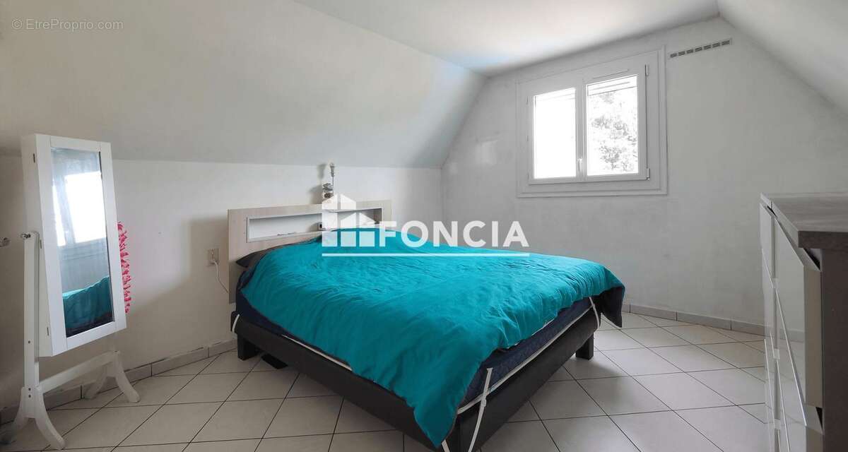 Maison à NEUVILLE-SUR-BRENNE