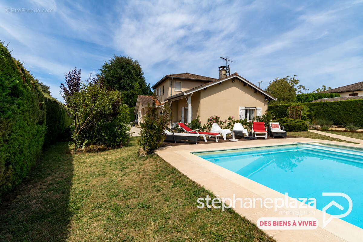 Le calme d'une impasse, la piscine et l'espace pour toute la famille - photo 16