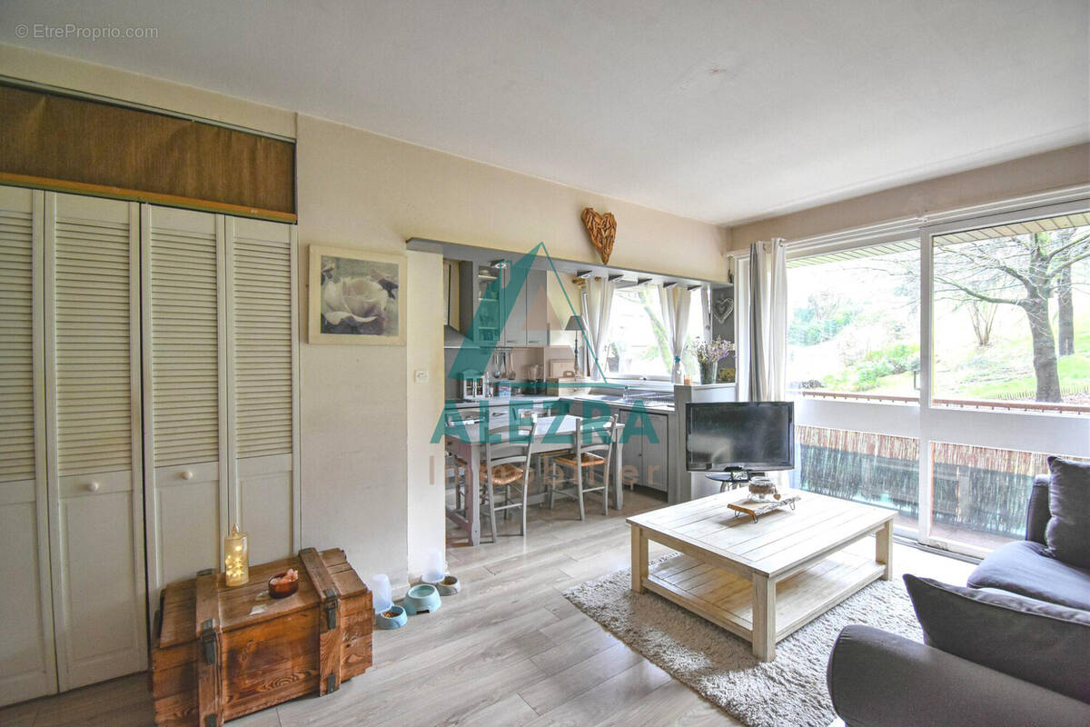 Appartement à LA CELLE-SAINT-CLOUD