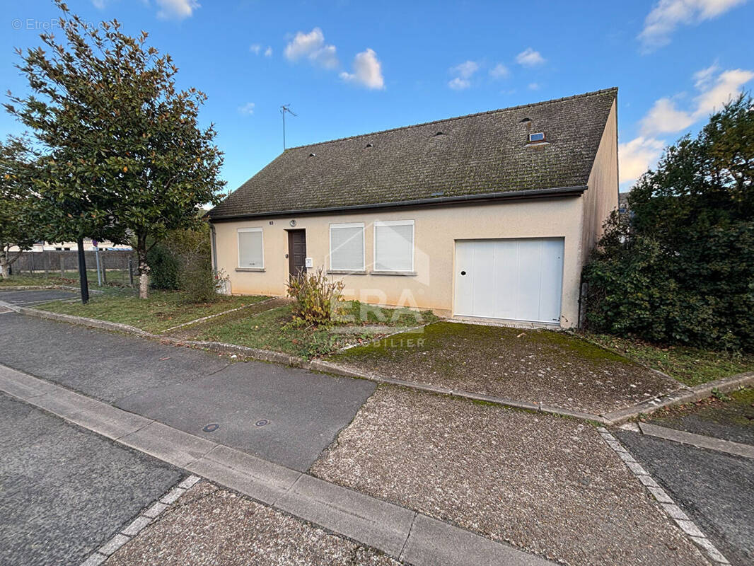 Maison à PARCAY-MESLAY