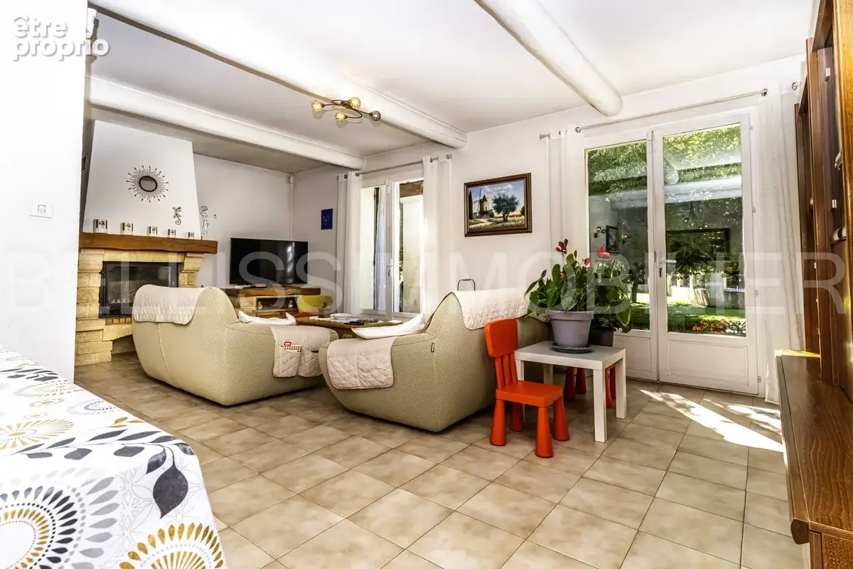 Maison de plain-pied avec terrain et piscine - photo 2