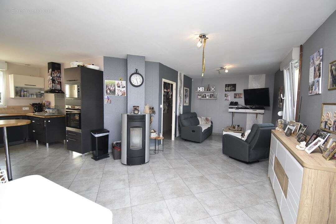 Maison à BERGUES-SUR-SAMBRE