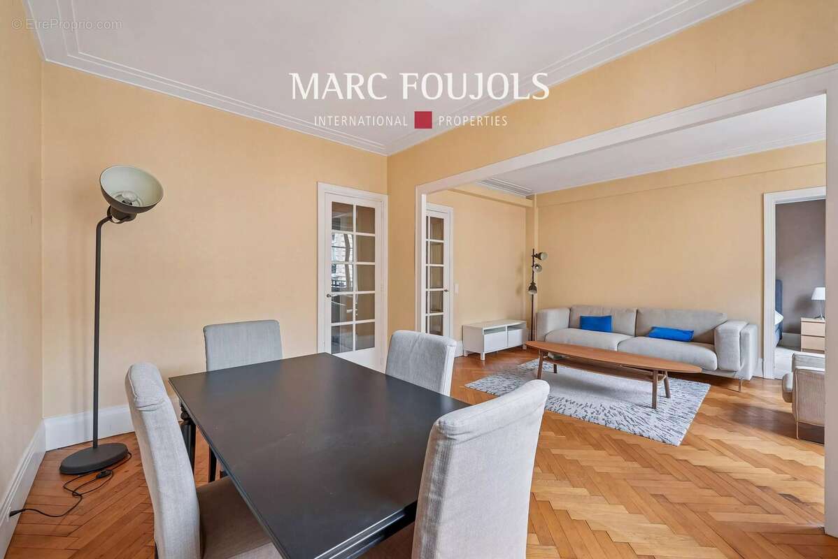Appartement à PARIS-8E