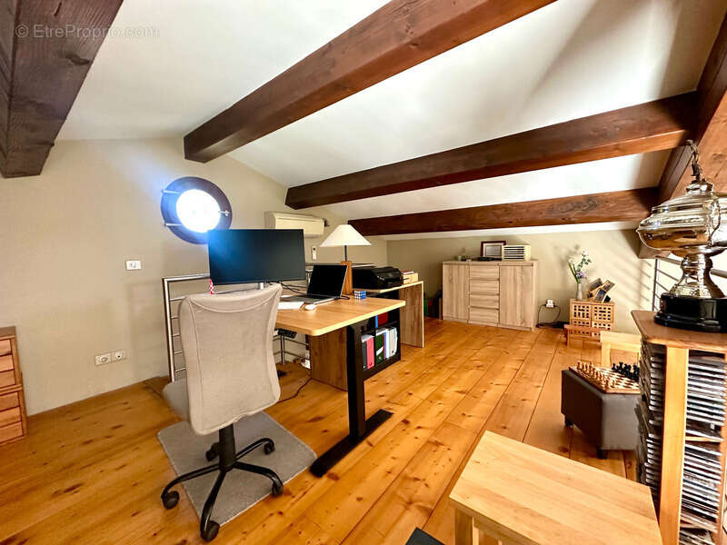 AIX EN PROVENCE LA DURANNE - Maison 159M2 -Double garage 80m2 -T3 50m2 - Terrain 1236m2 - photo 9